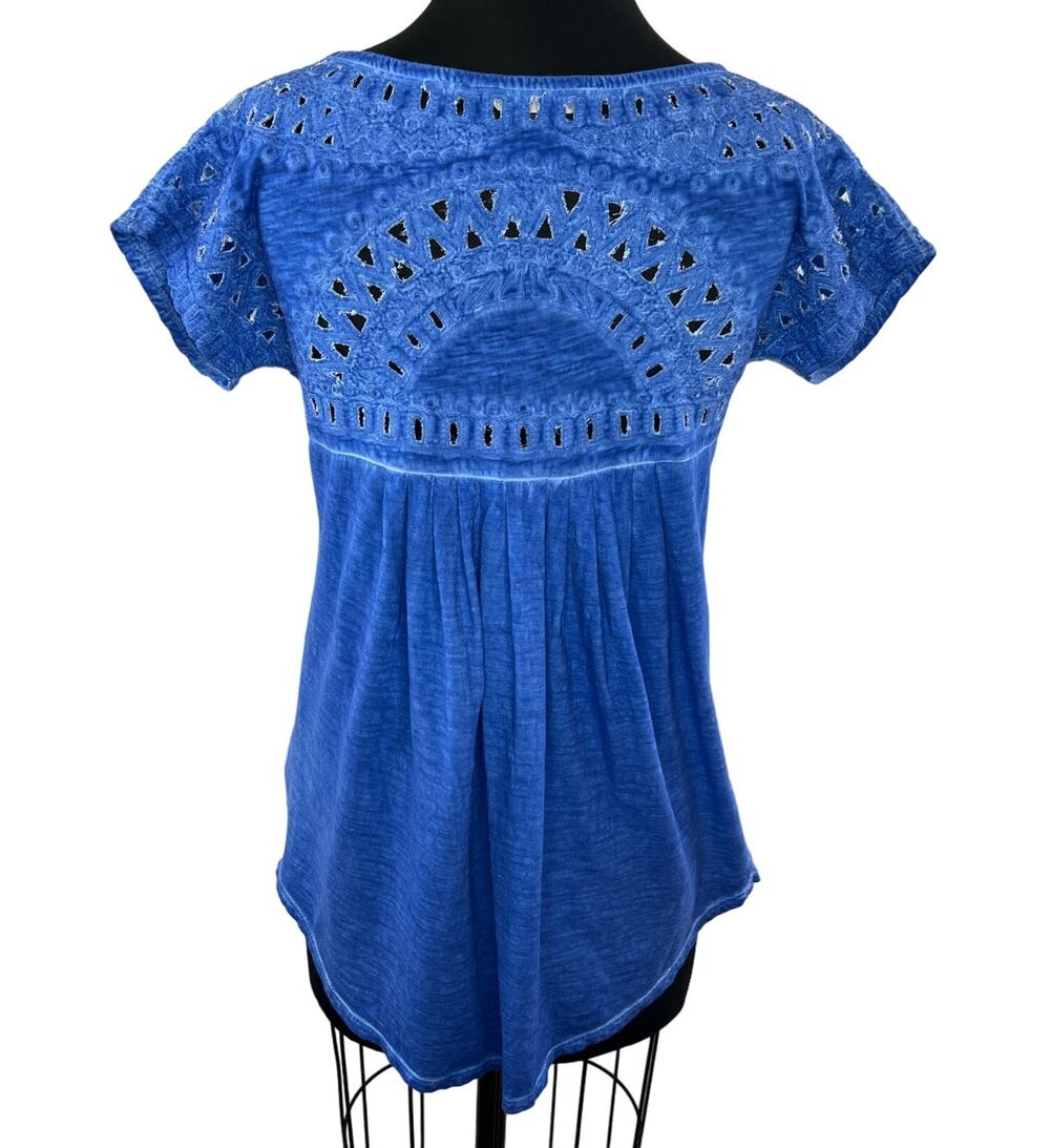 Soft Surroundings Blue Acid Wash Slub Knit Cotton Laser Cut Short Sleeve Tee S